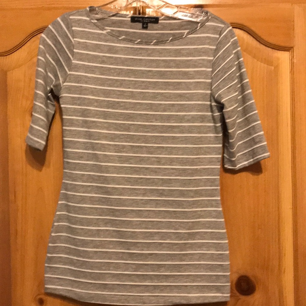 3/$15 ๐ Half Sleeve Gray w/White Stripe T-Shirt -S - Picture 3 of 5